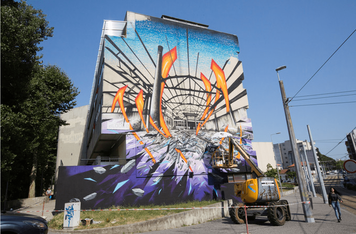 Graffiti de Grandes Dimensões em Lateral de Prédio em Matosinhos