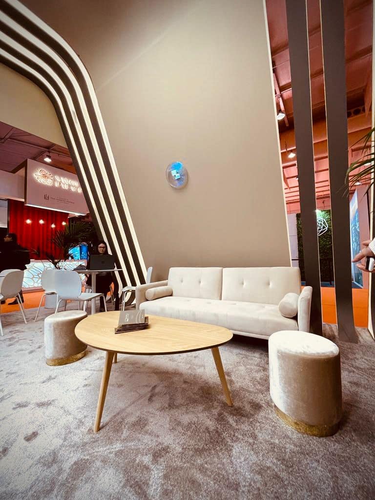 Stand Nau Hotels 3D Portable Holographic Fan
